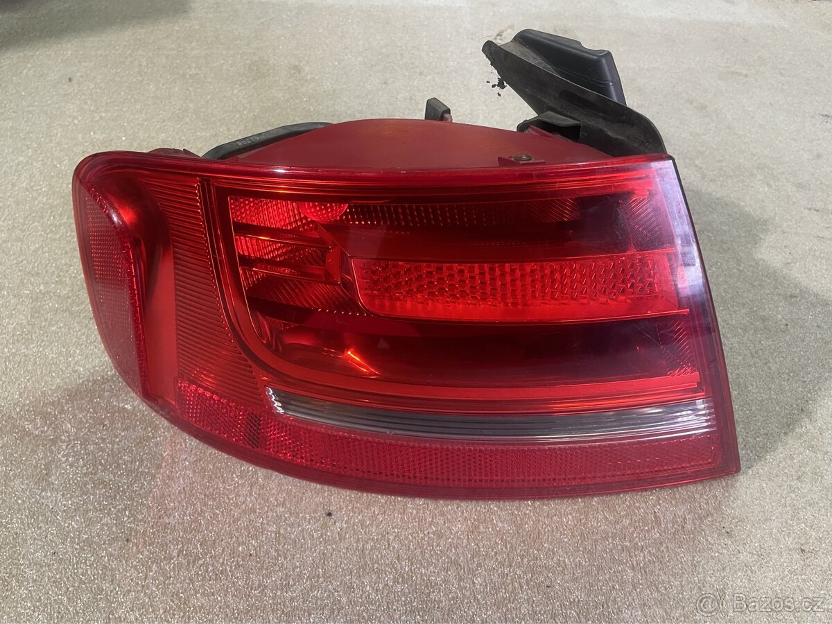 Audi A4 / B8 Sedan - Zadní levé vnější světlo / lampa