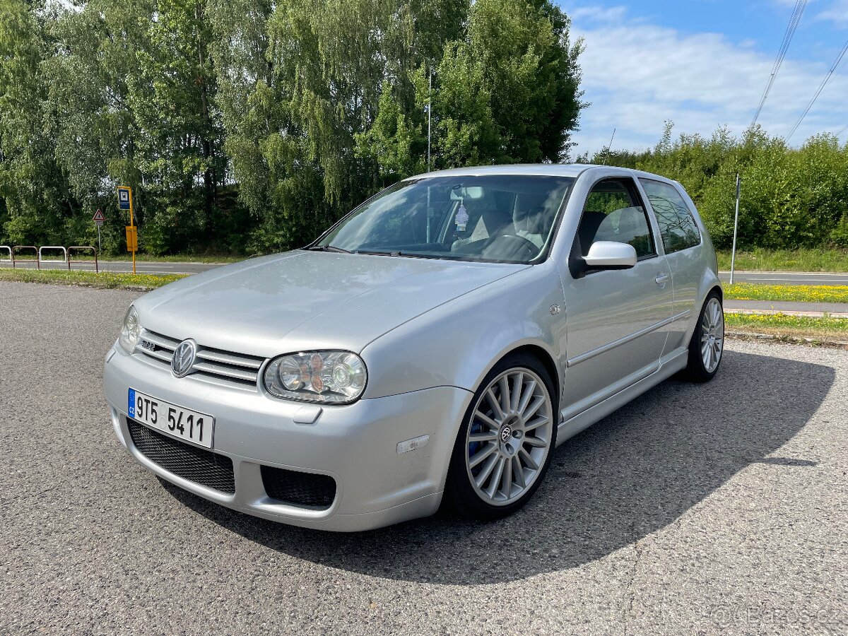 Volkswagen Golf mk4 r32