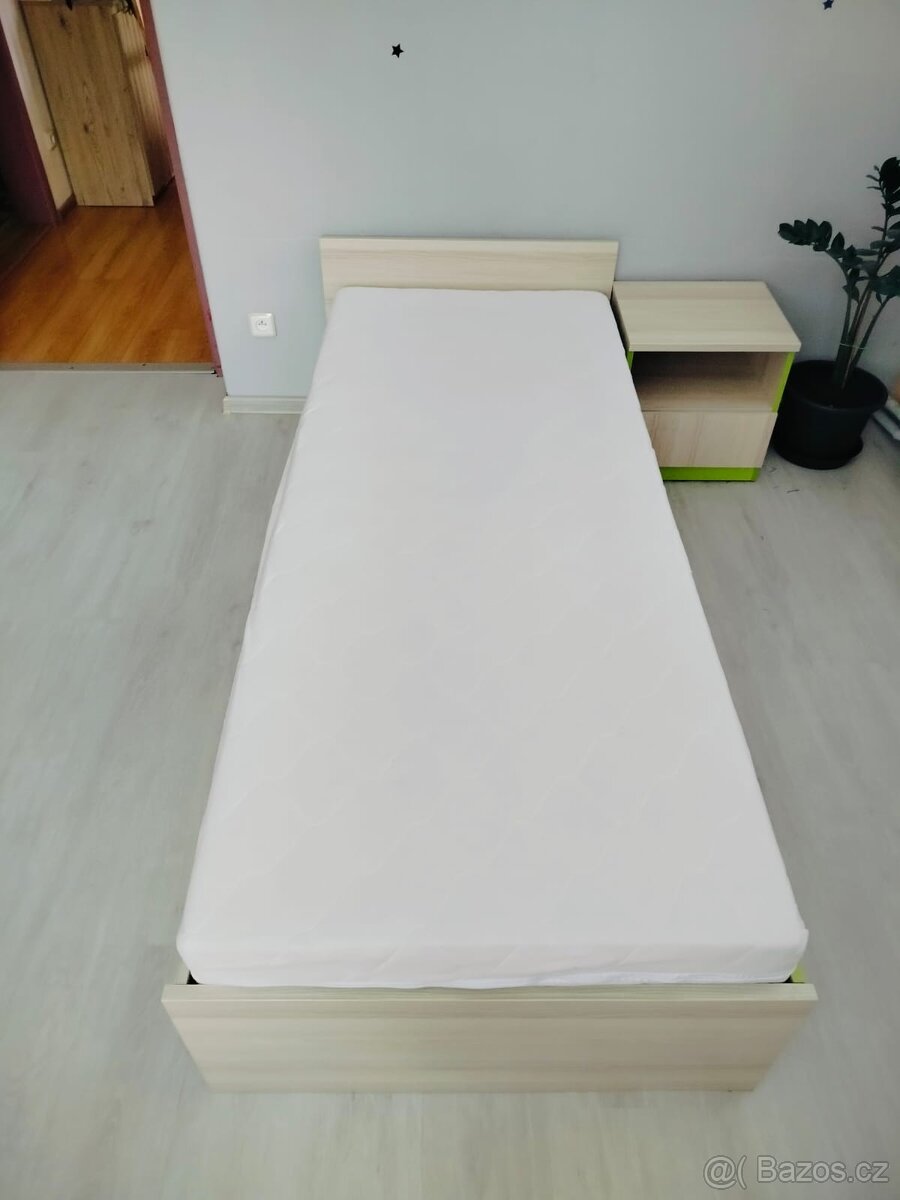 Postel+matrace+noční stolek