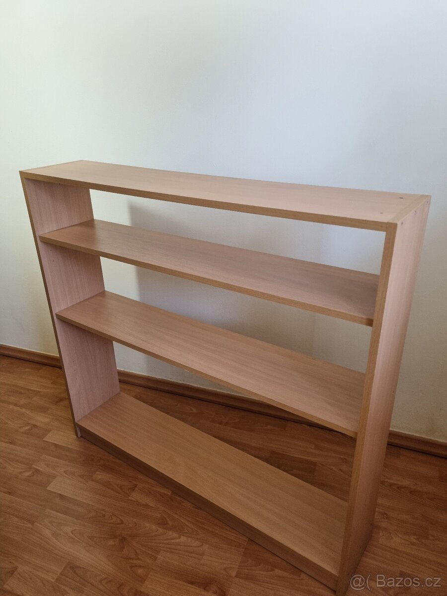 Dřevěný regál