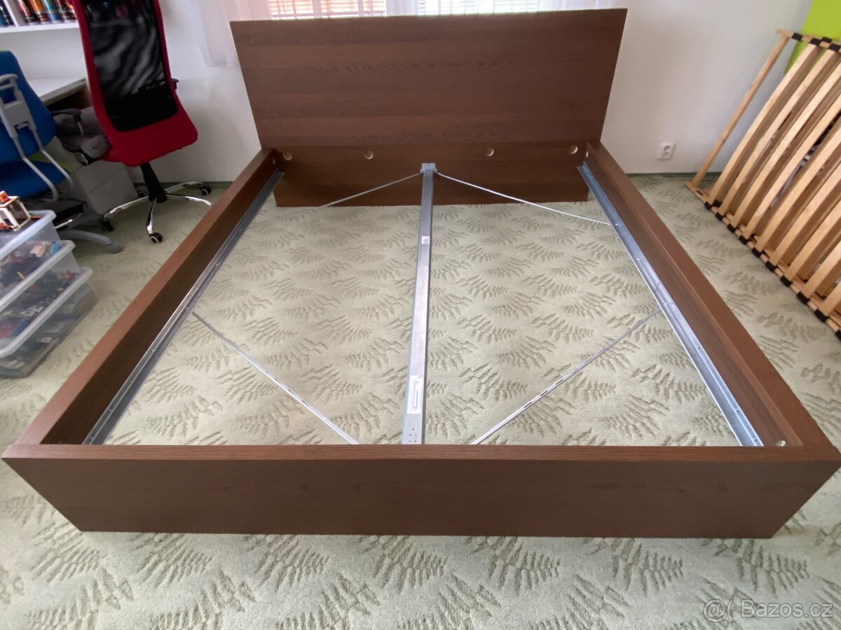Postel Ikea Malm 180 x 200