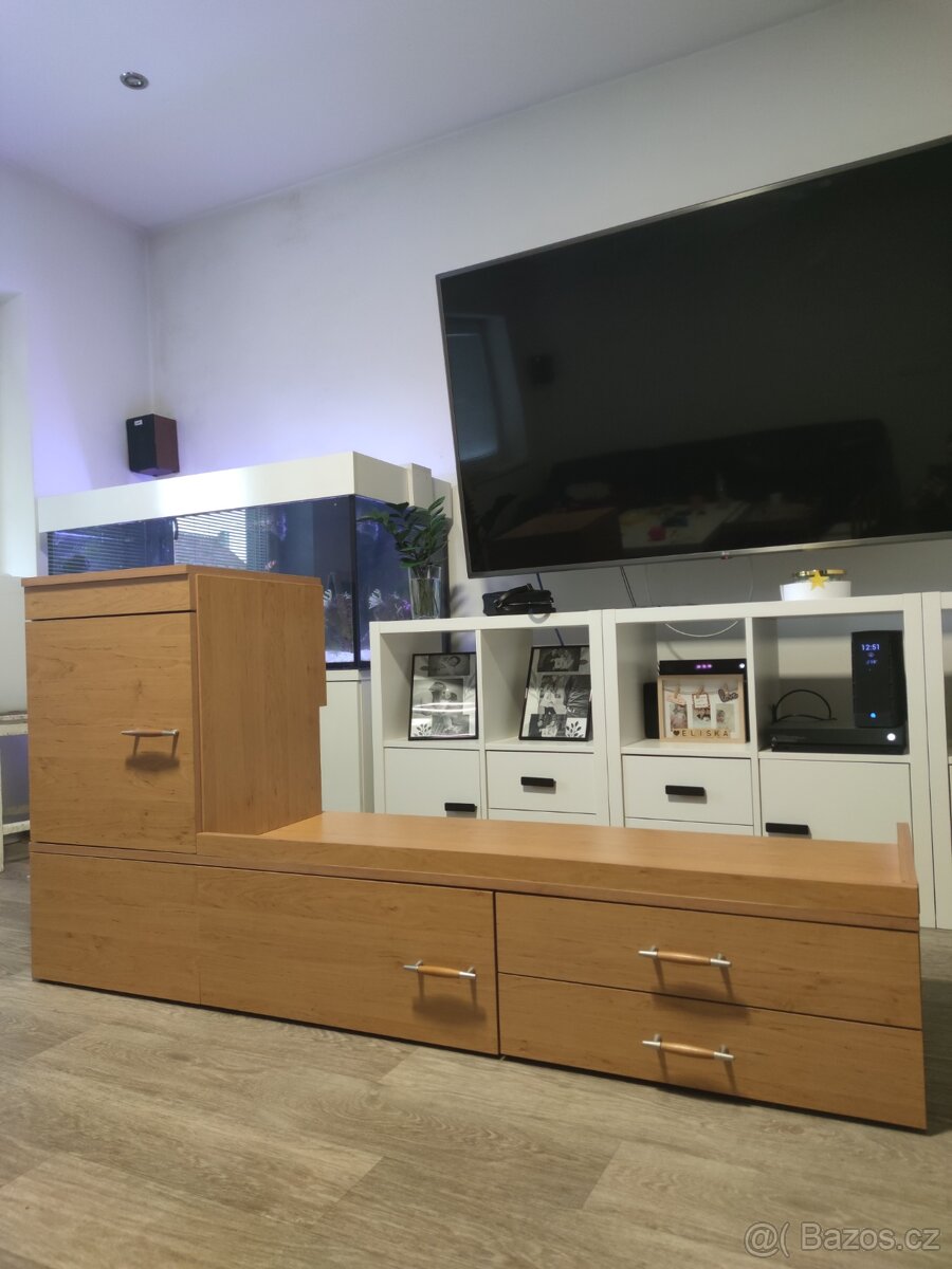 Skříňka pod TV nebo akvárium