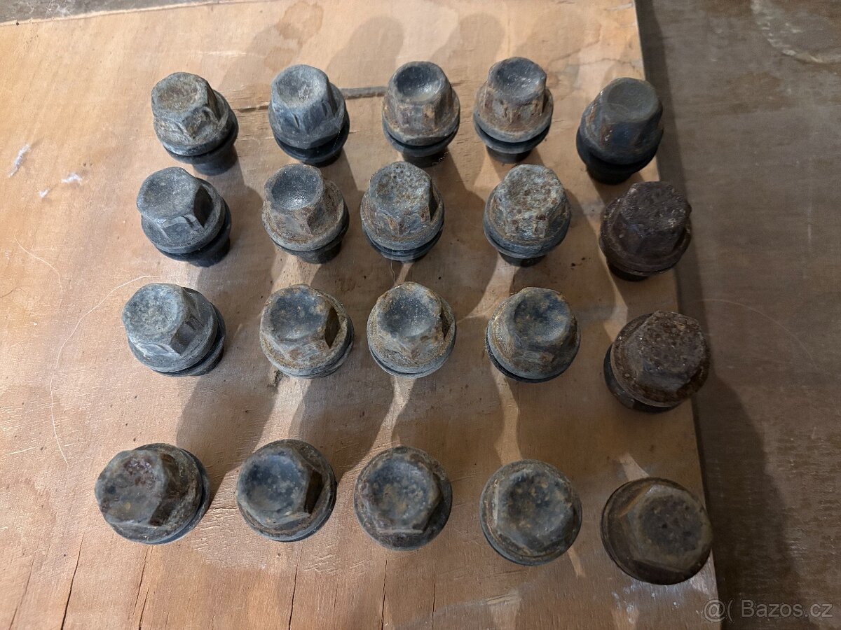 Kolové matice Range Rover L322 2002-2005