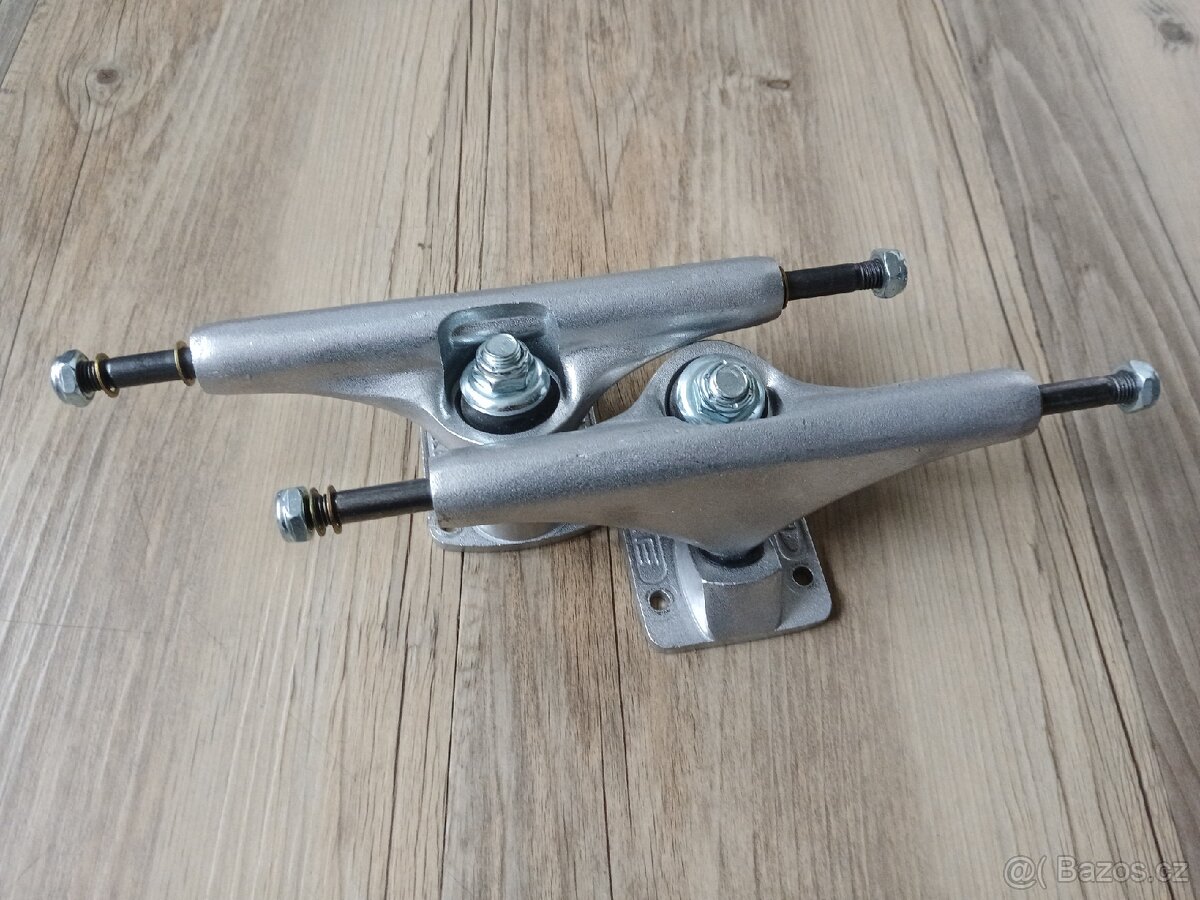Skate trucky Bullet