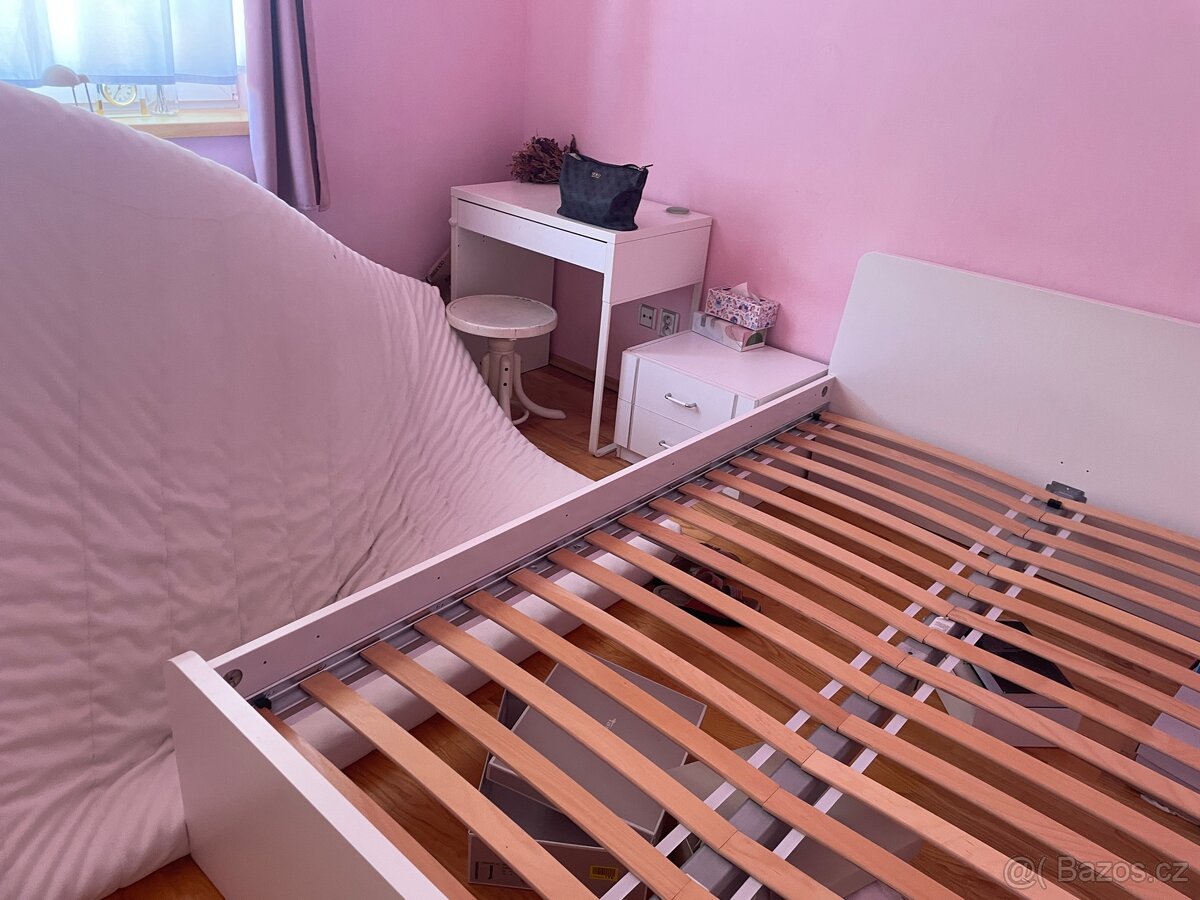postel s roštem