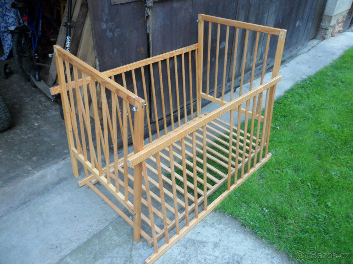 Dětska dřevěna postylka