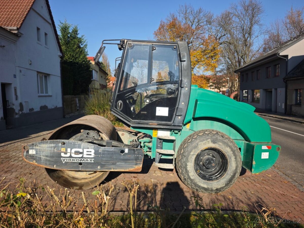 Tahačový válec - Válcový stroj JCB VM75 Vibromax