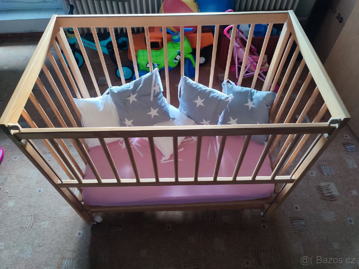 Dětská postýlka (nastavitelná) pojízdná