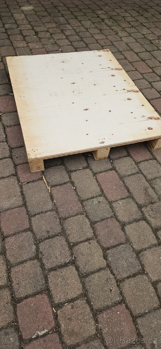 Palety z překližky