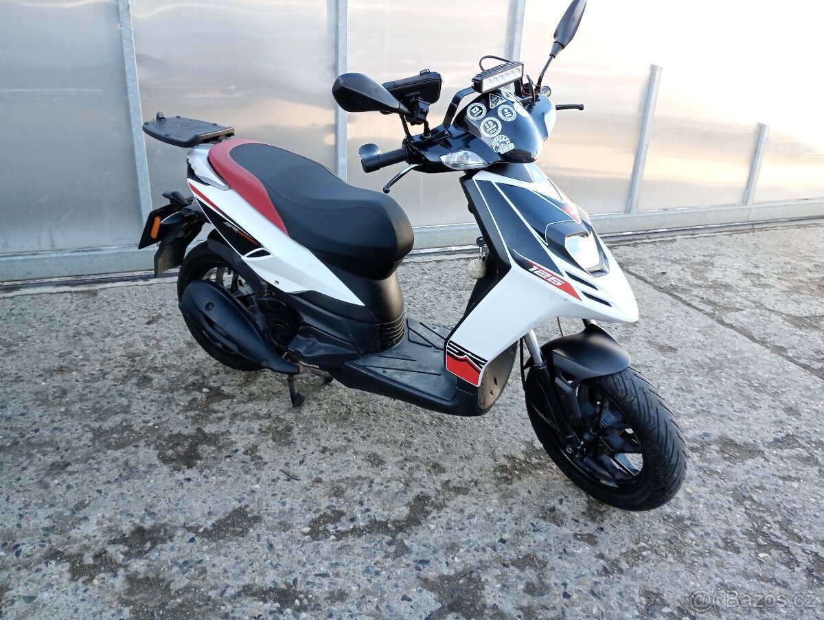 Aprilia SR motard 125