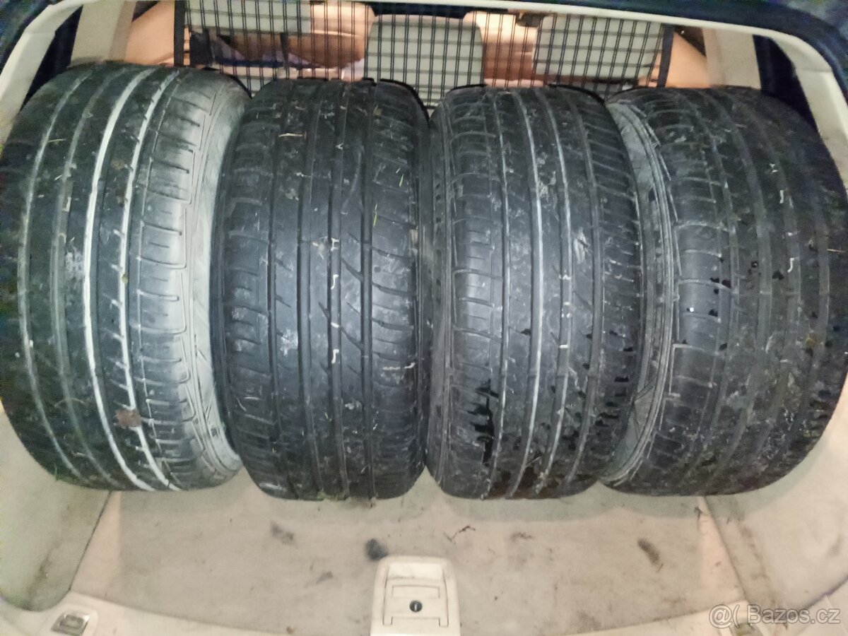 Sada pneu 235/45/19 letni