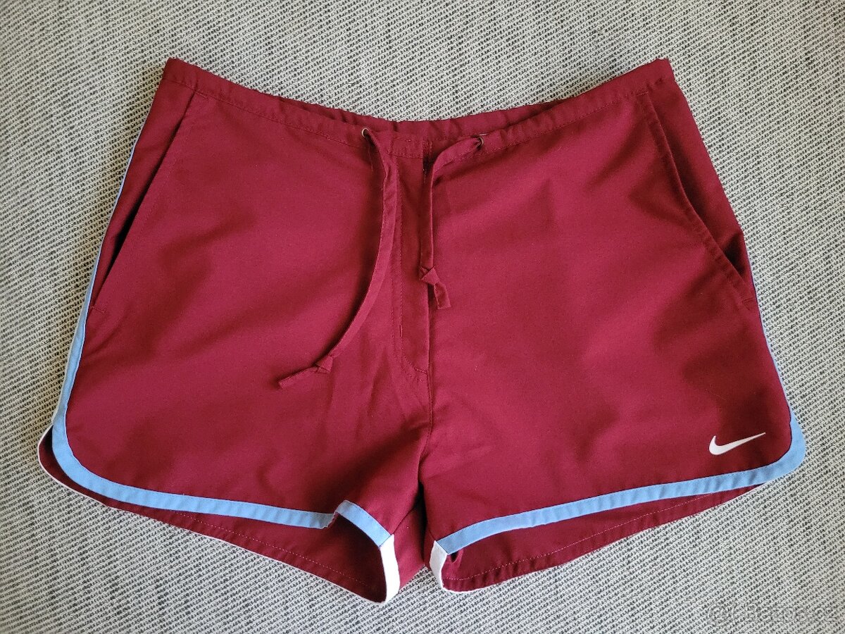 Dámské bordó kraťasy zn. Nike, vel. S