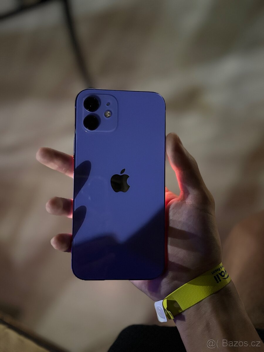 Na prodej: iPhone 12 – 64 GB, fialový, jako nový