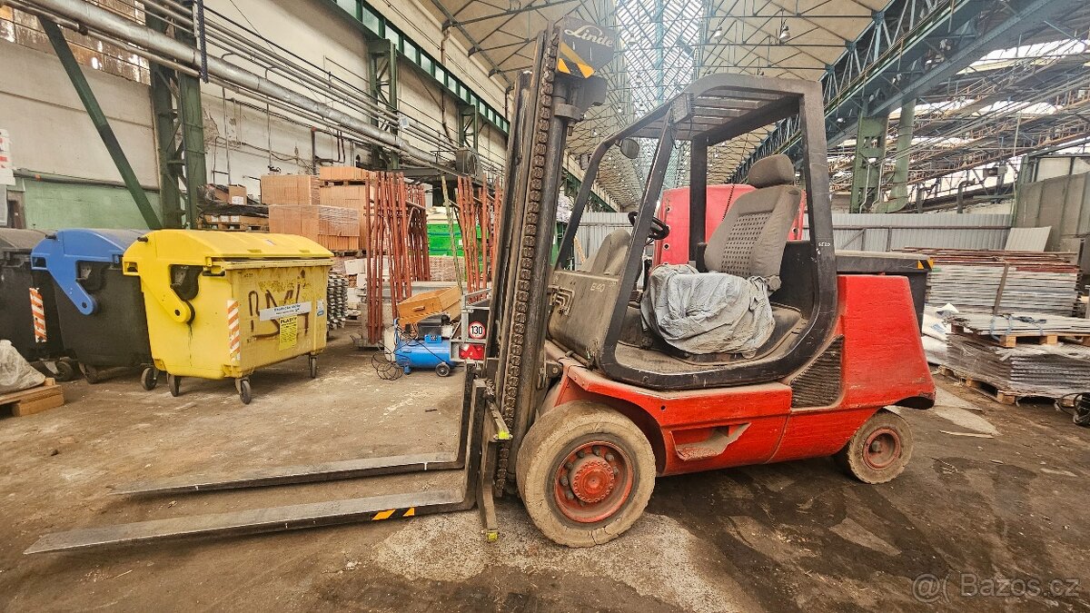 VZV / ještěrka : Linde E40P rok výroby 2000, nosnost 4tuny
