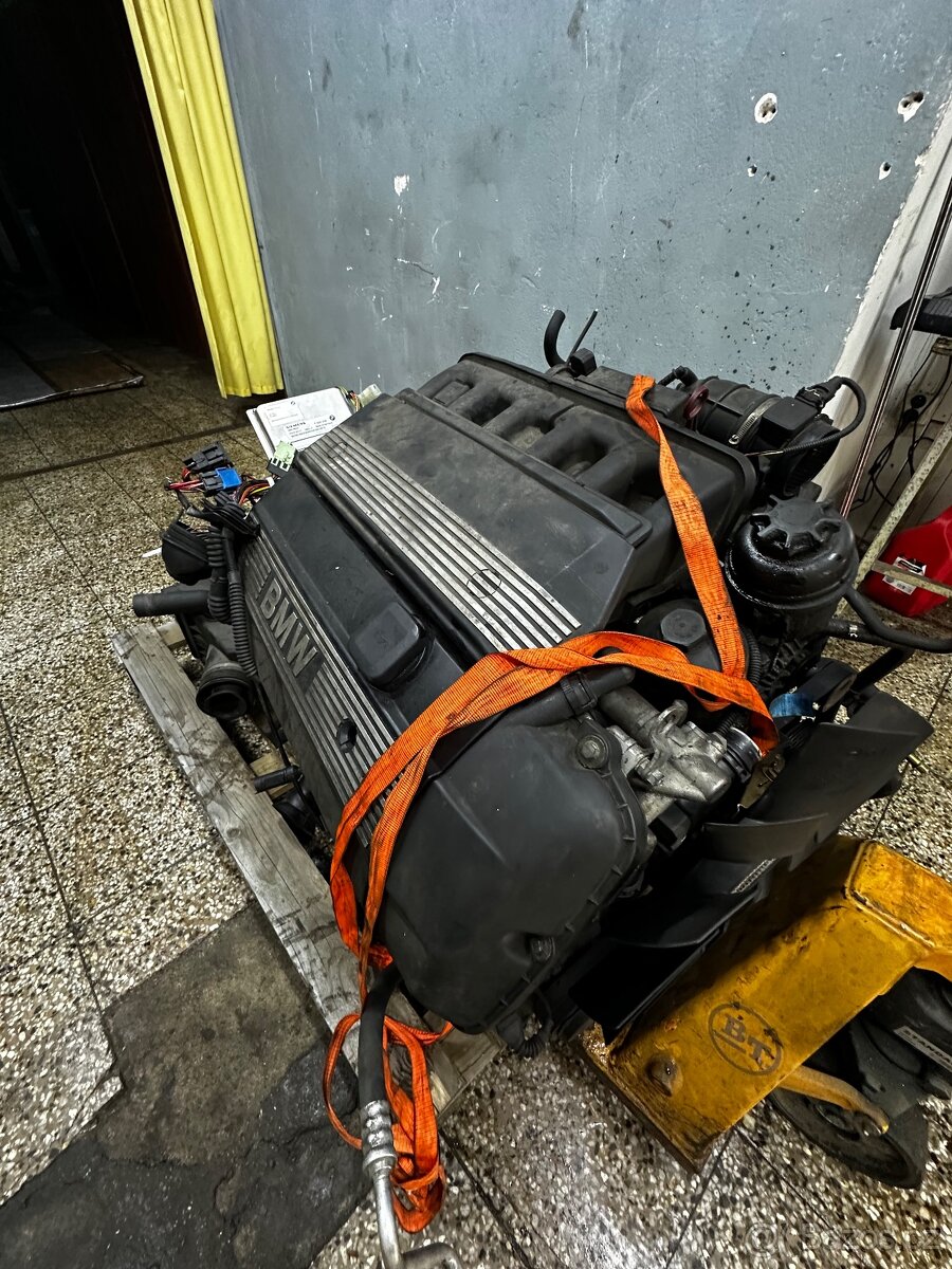M52b28tu