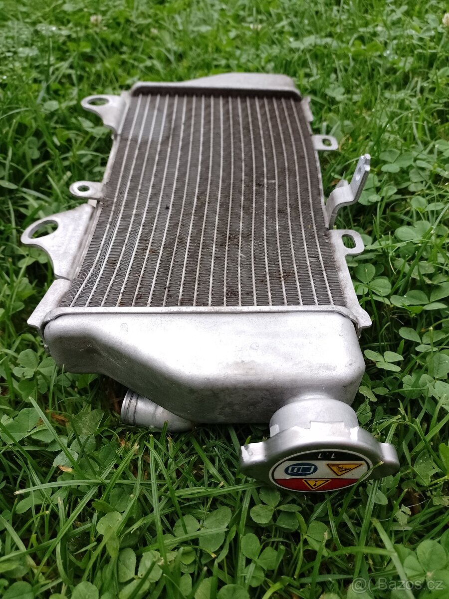 Pravý chladič CRF 1100 2023