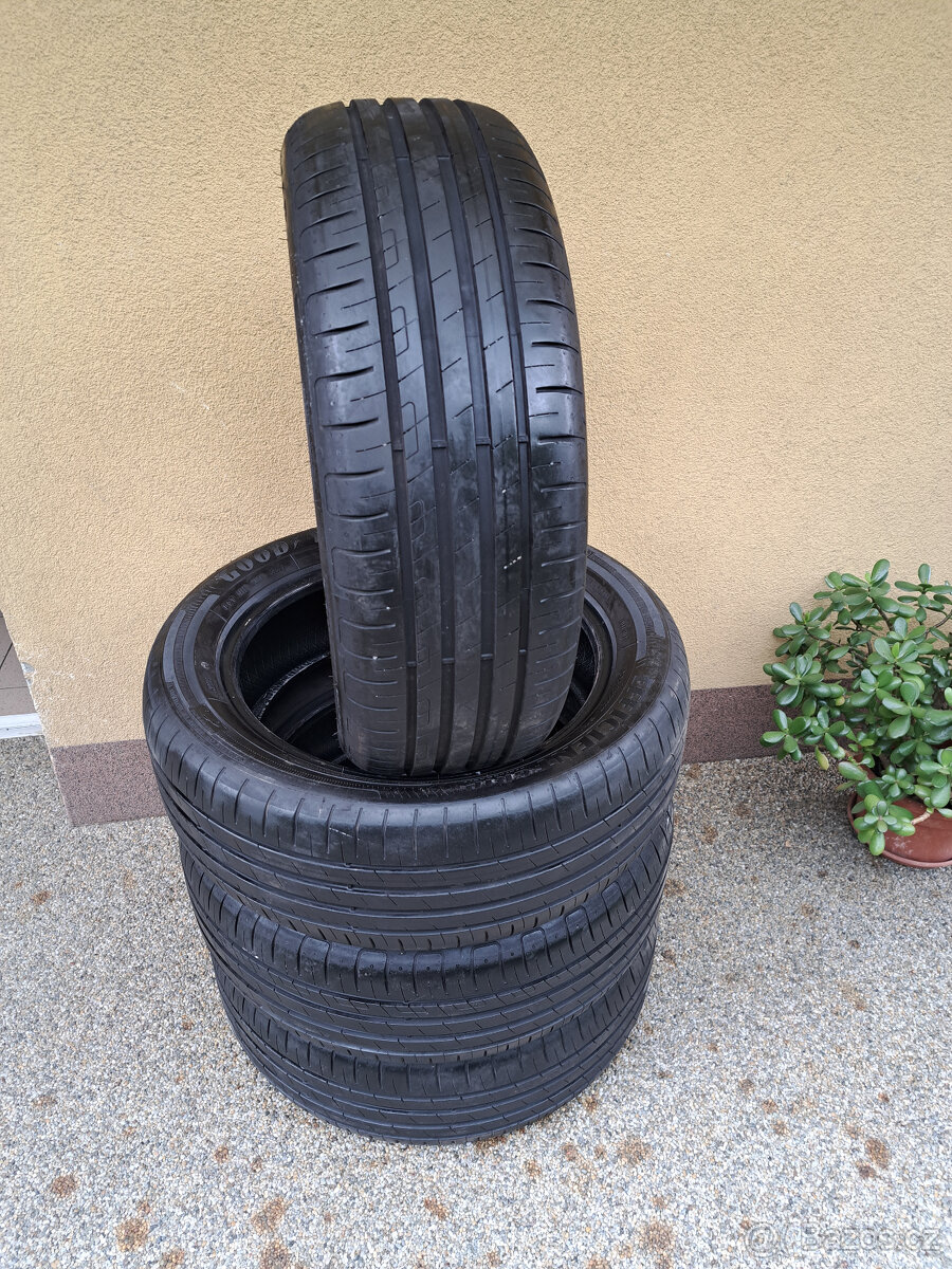 205/55 r17 Prodám 4ks letních pneu Goodyear EfficientGrip Pe
