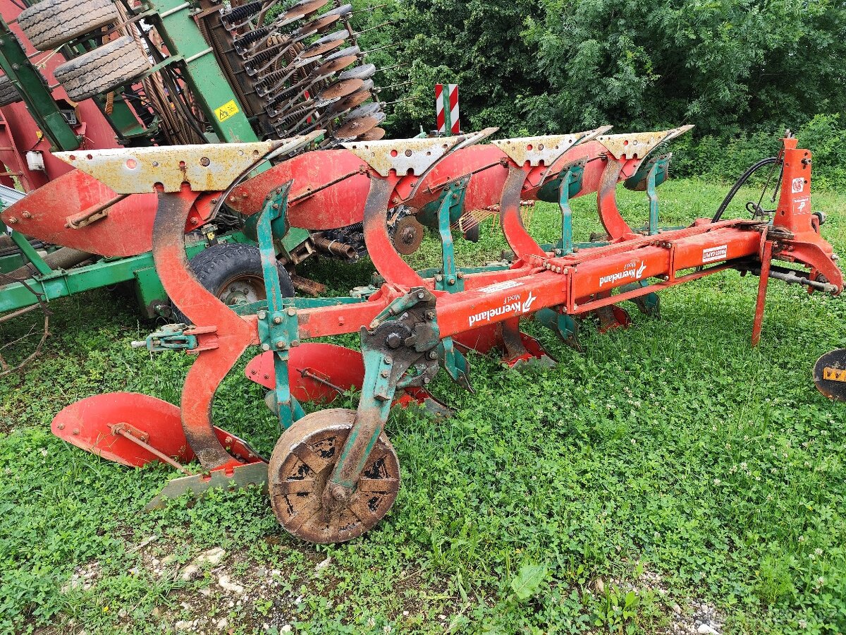 Nesený čtyřradličný pluh Kverneland F160