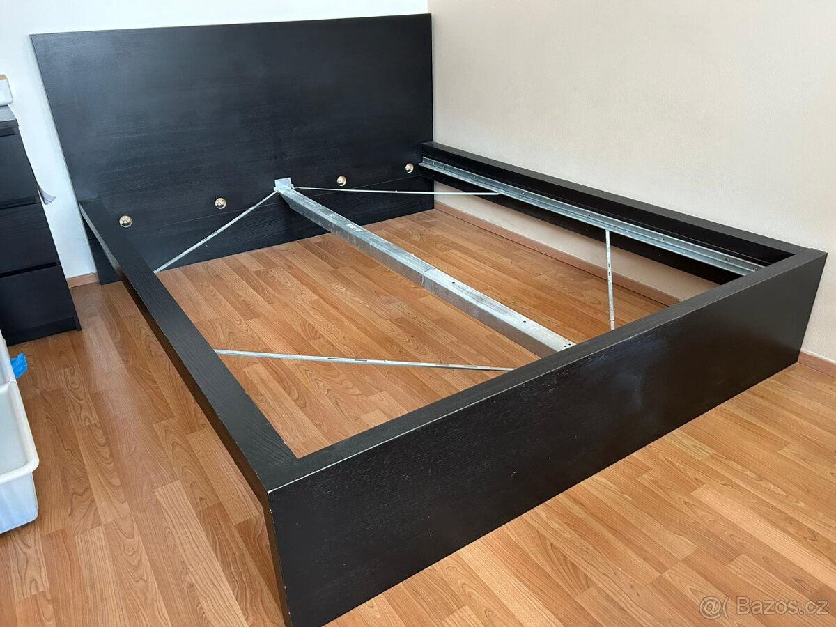 Velká postel 200 x 160 cm