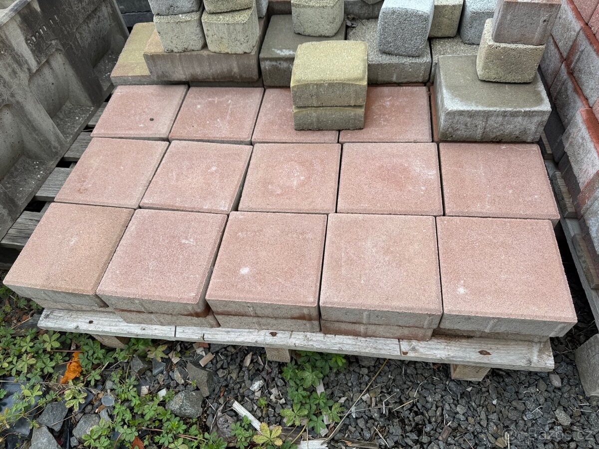 Betonová dlažba červená výška 6cm 20x20