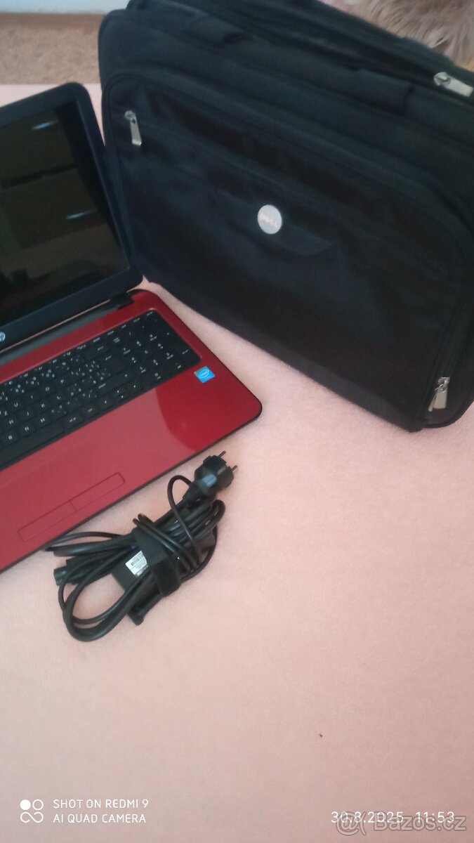 Krásný velký, notebook hp veliký monitor,červený hp.