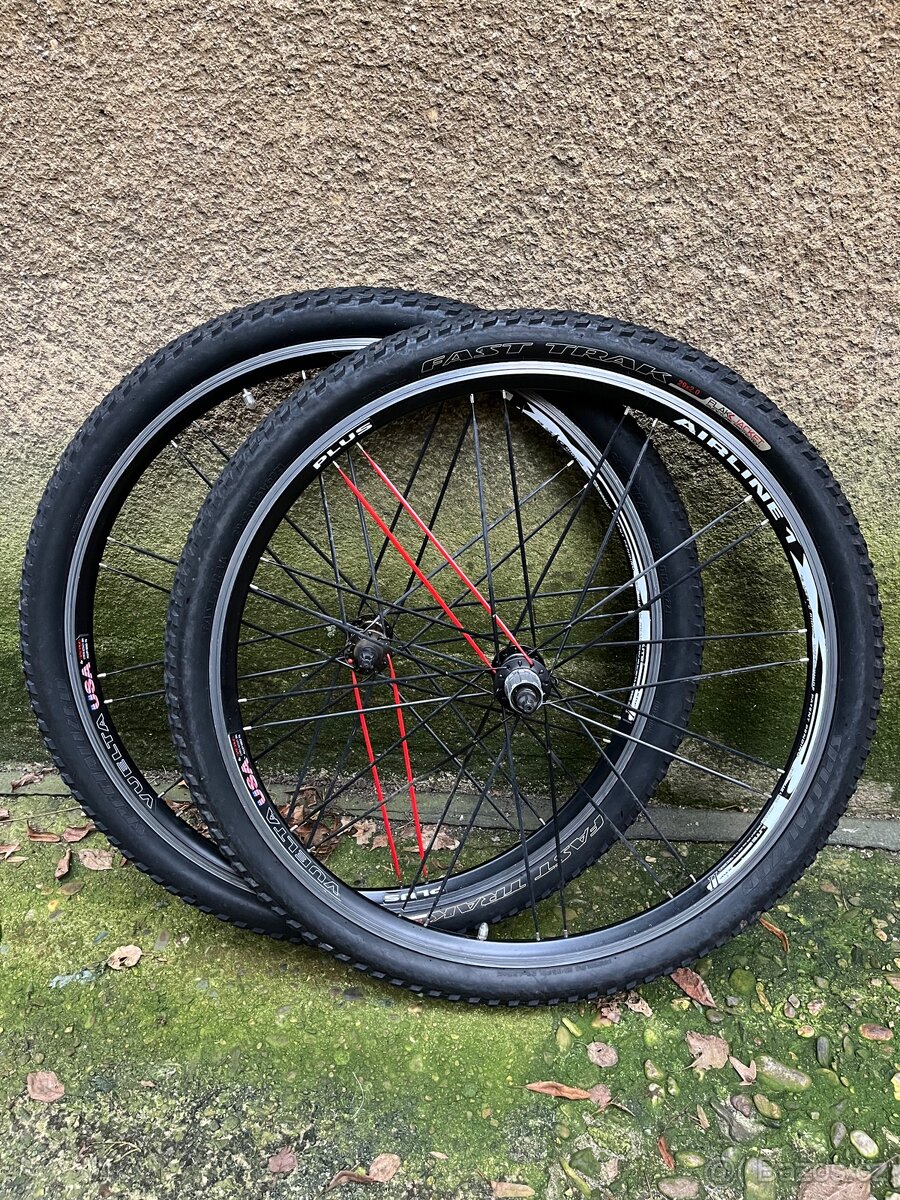 Zapletená kola Vuelta Airline 1 XRP plus 28”