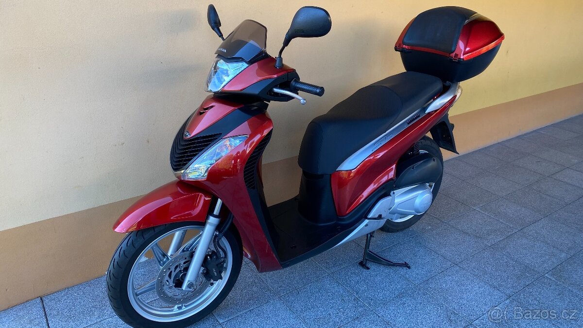 Honda SH 125i / po 1.majiteli / 2x klíč /nové pneu/ serviska
