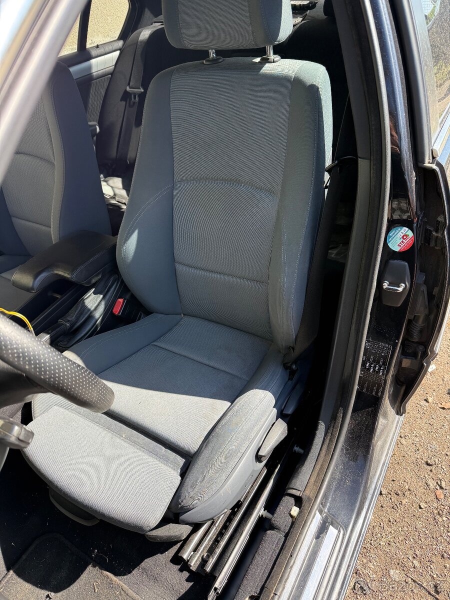 SPORTOVNÍ SEDAČKY BMW E87