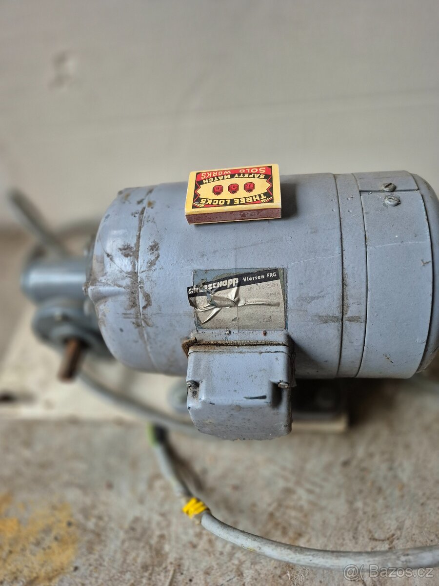 Elektromotor s převodovkou