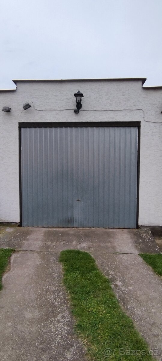 Garážová vrata výklopná