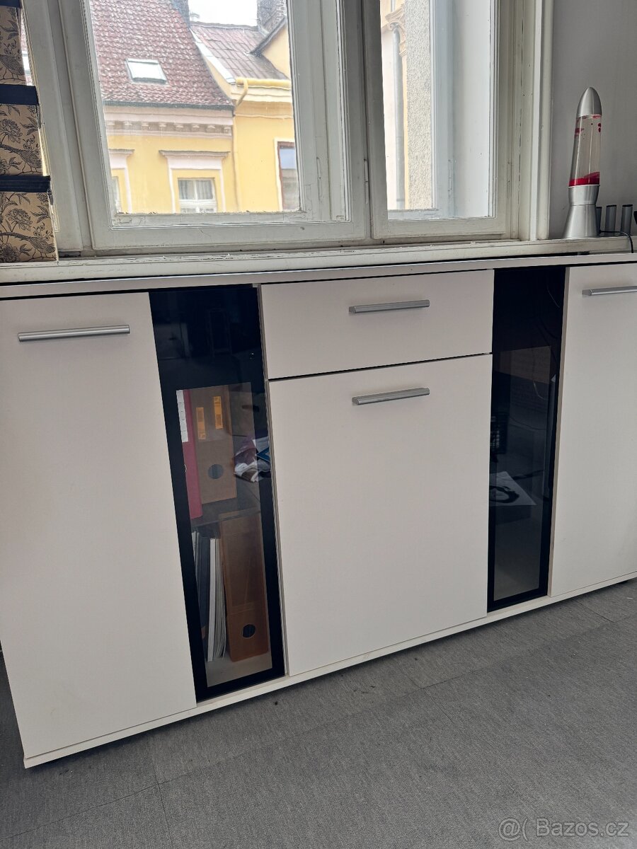 Stěna do obýváku s LED osvětlením