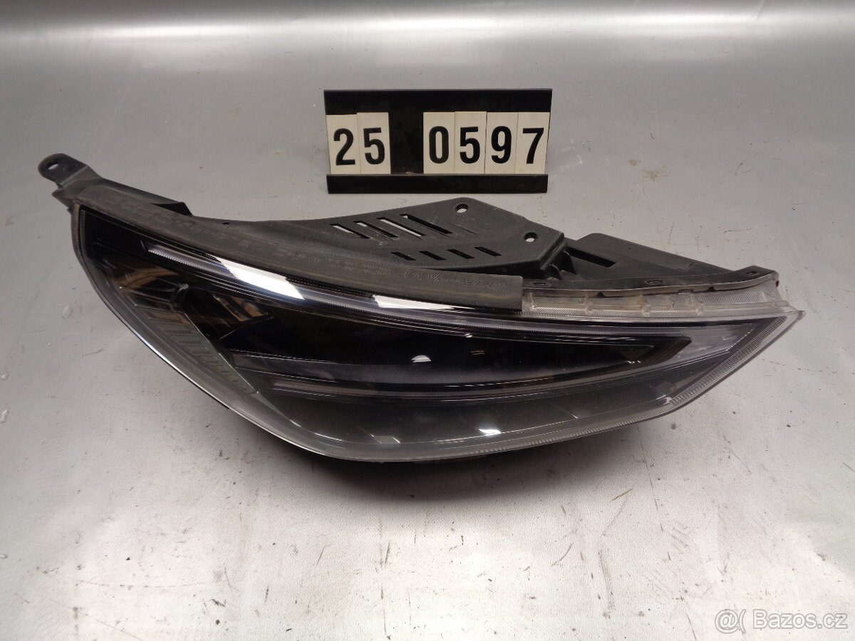 pravé přední LED světlo Hyundai i30