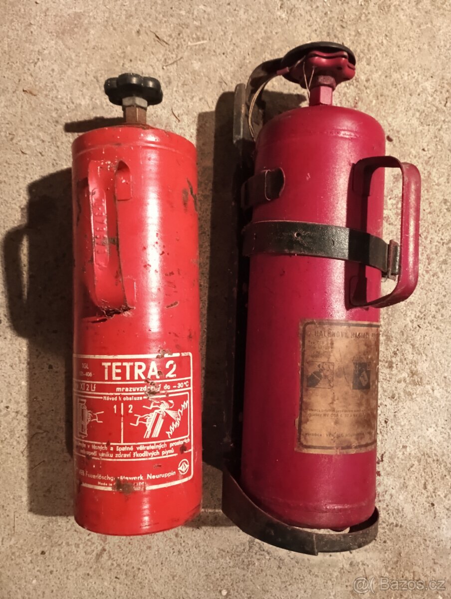 Starý ,retro hasici přístroj 2ks