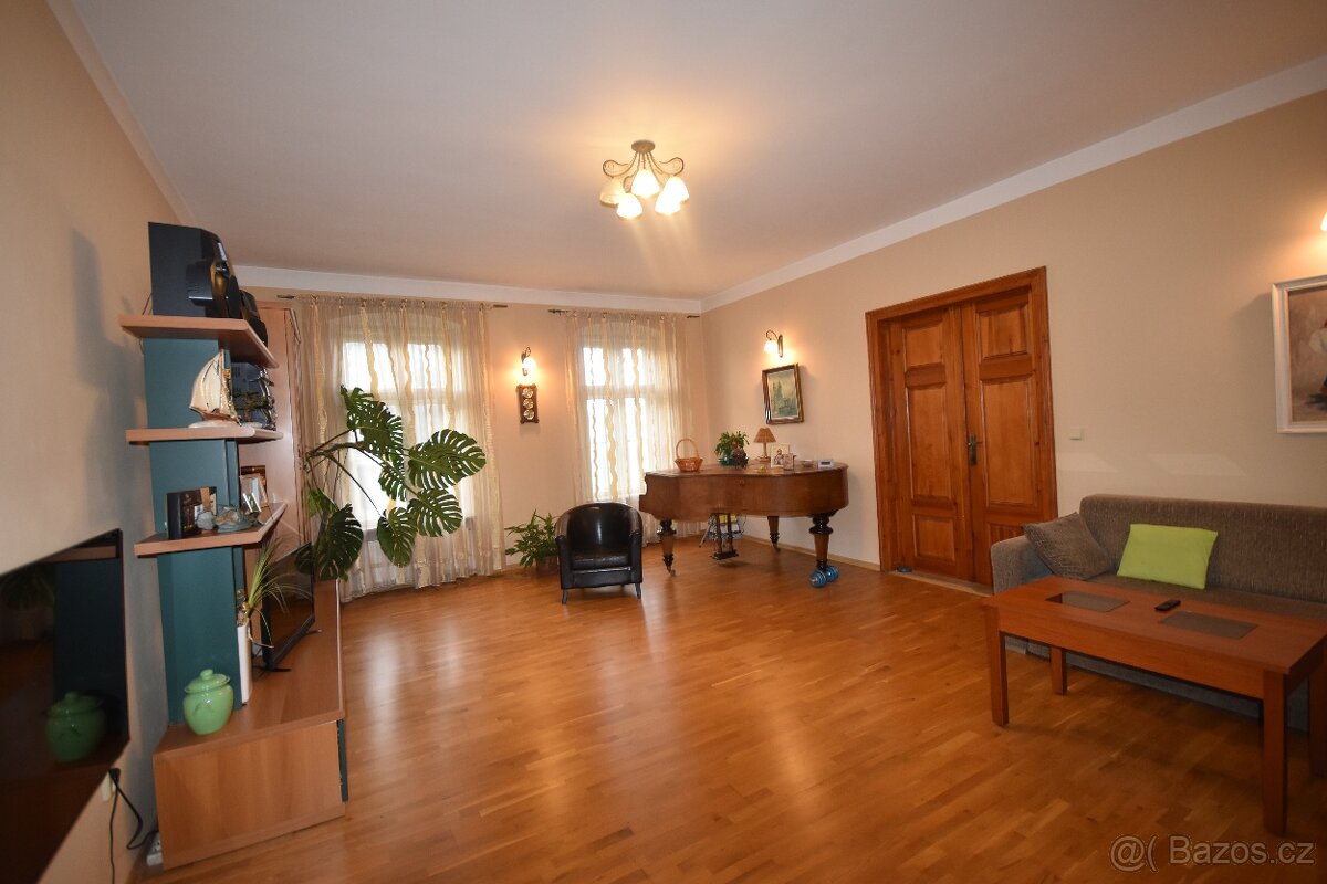 Prodej prostorného bytu 3+1 o výměře 170m² v obci Vidnava