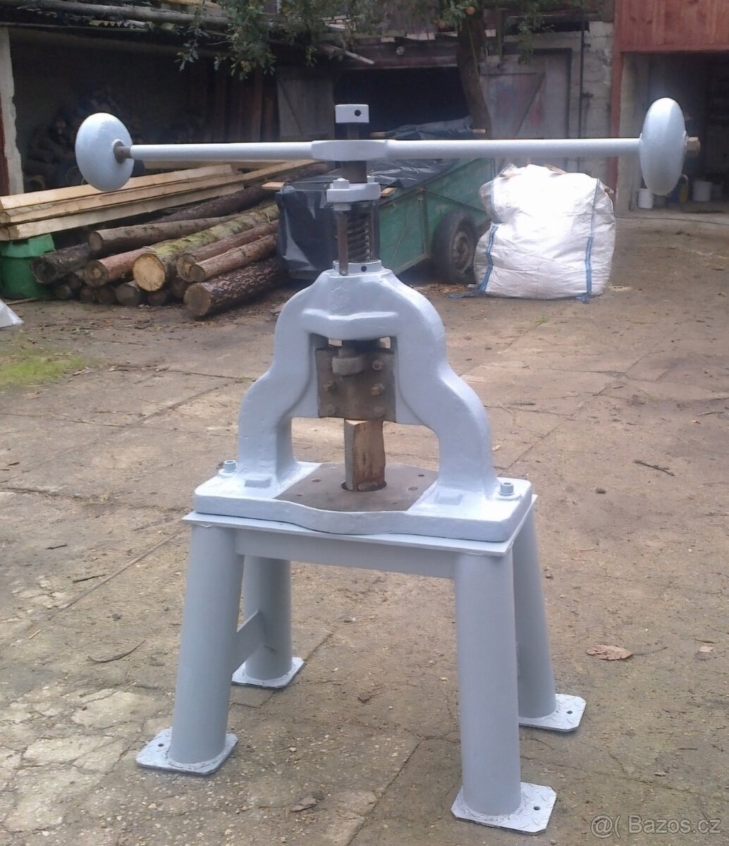 Výstředníkový lis