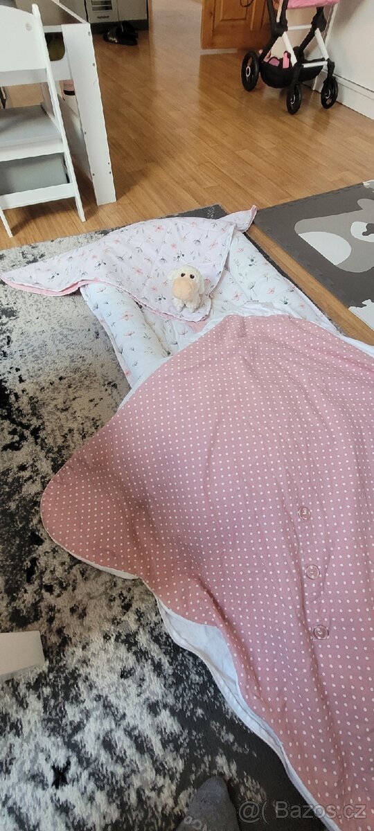 Dětské hnízdo s péřovou zavinovačkou