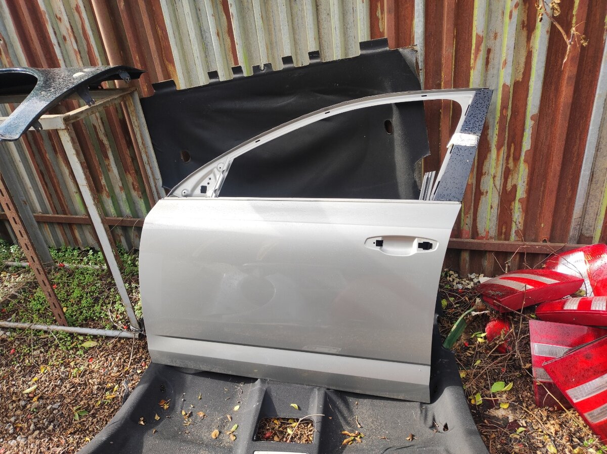 Octavie 3 - levé přední dveře