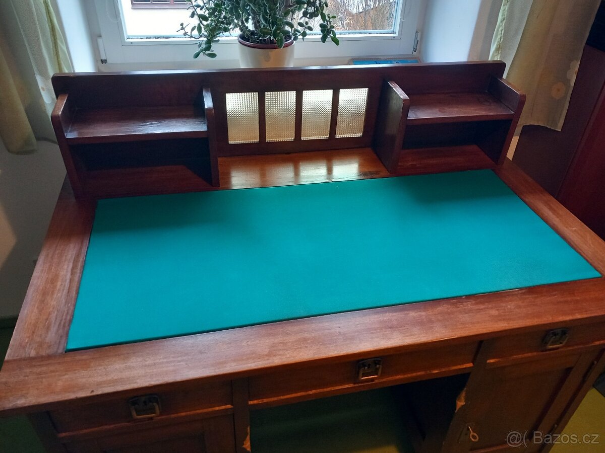 Starožitný psací stůl