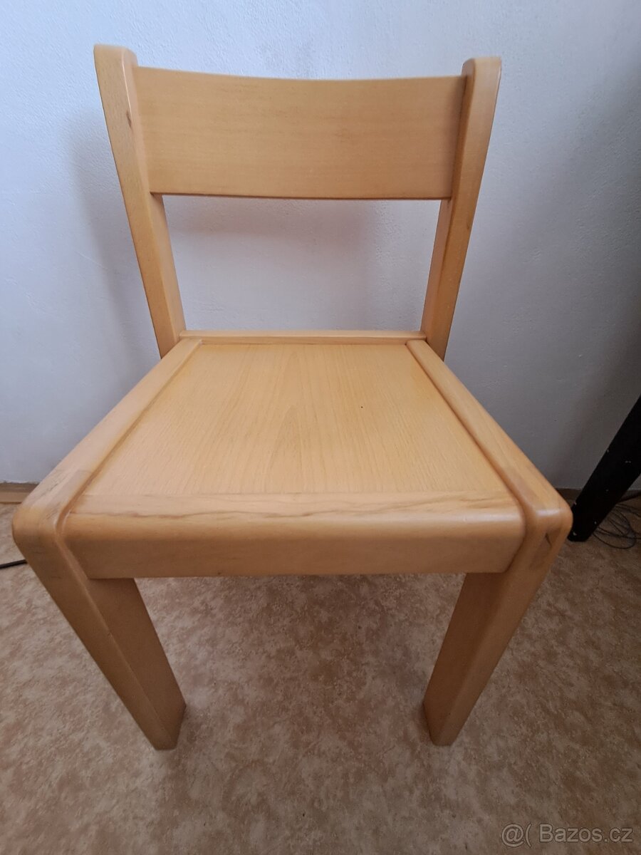 Dětská židlička z masivního tvrdého dřeva, nová
