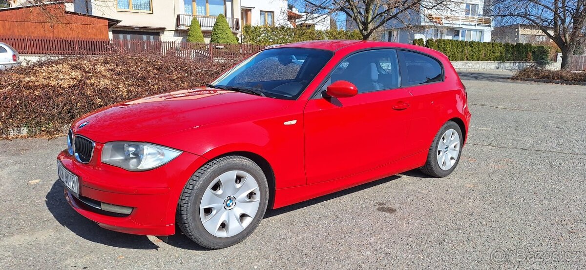BMW E87 116i, 90 kW, 6 st. automat, benzin,  2 sady kol