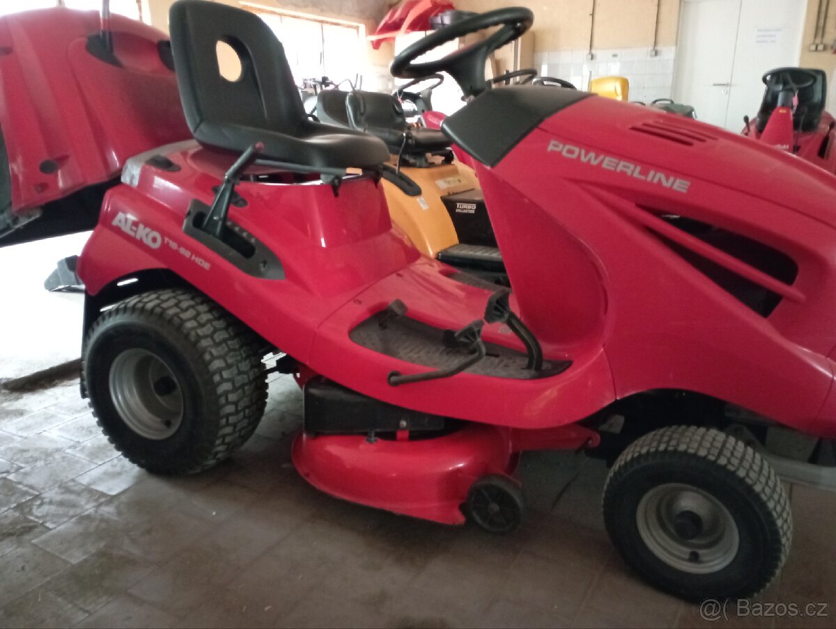 zahradní traktor, sekačka, sekací traktor, traktůrek