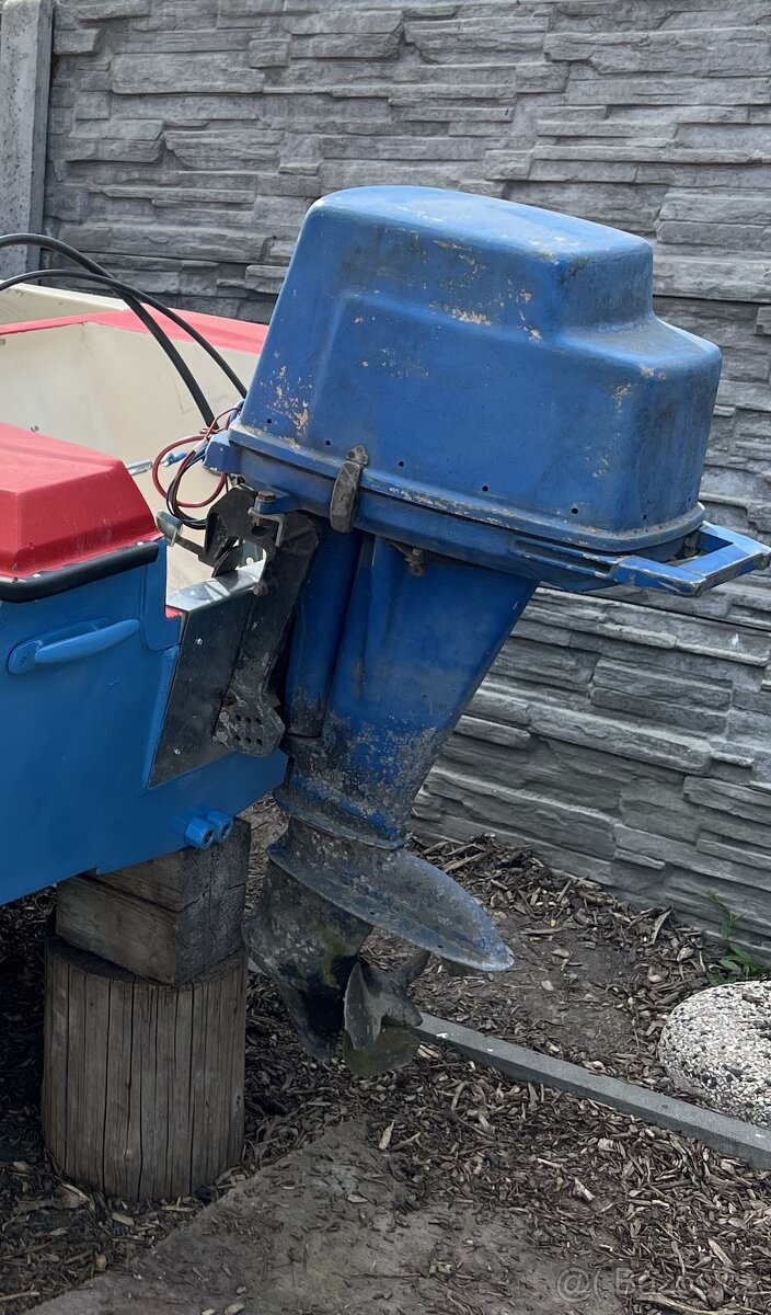 Prodám registrovaný motor k opravě