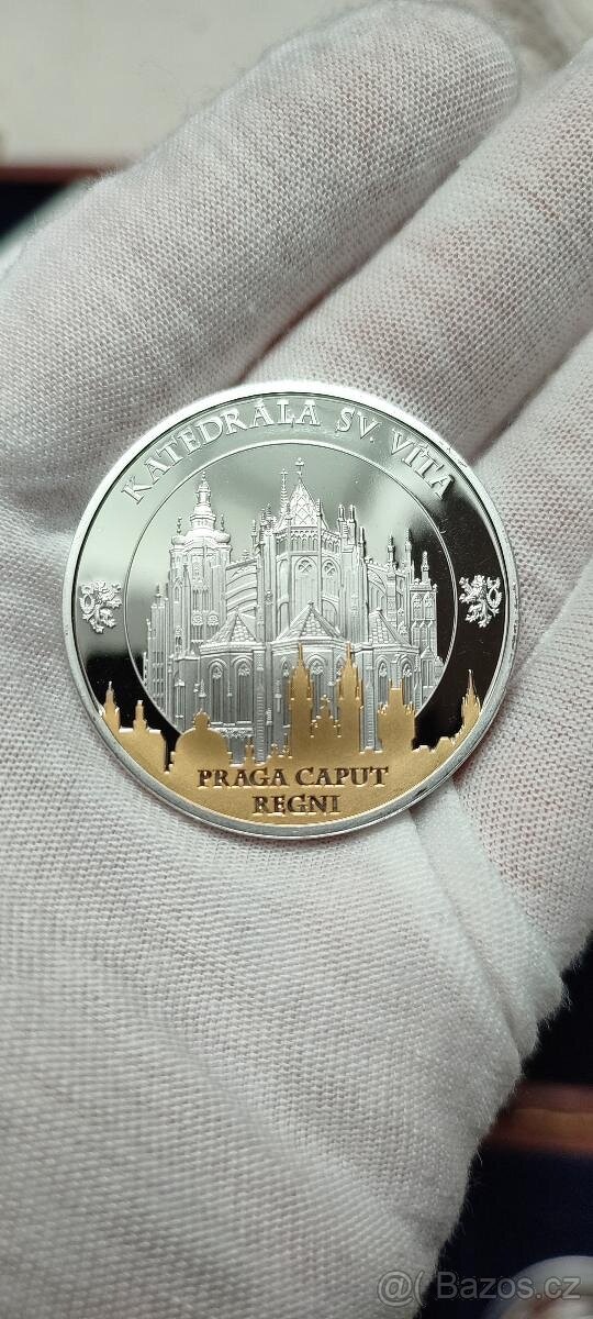 Postříbřená a pozlacená medaile Katedrála Svatého Víta