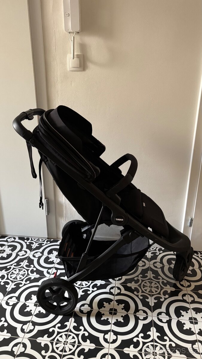 Thule Spring Midnight Black