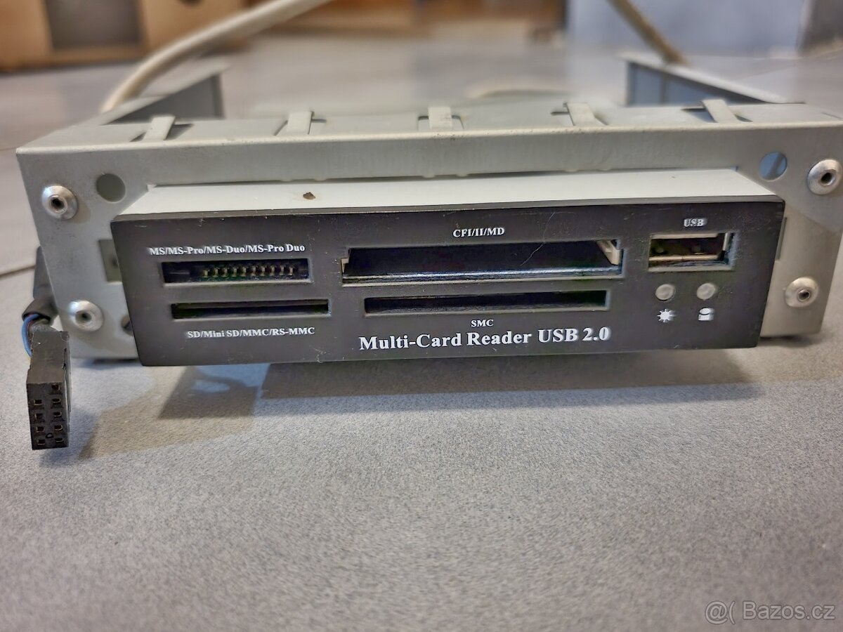 Čtečka karet, zkoušena SD karta a usb a v pořádku.