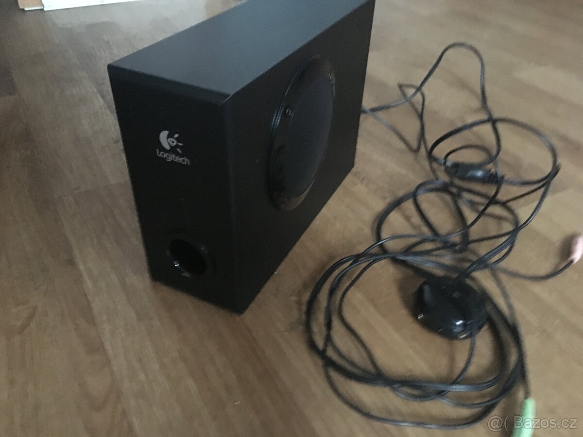 LOGITECH S 220