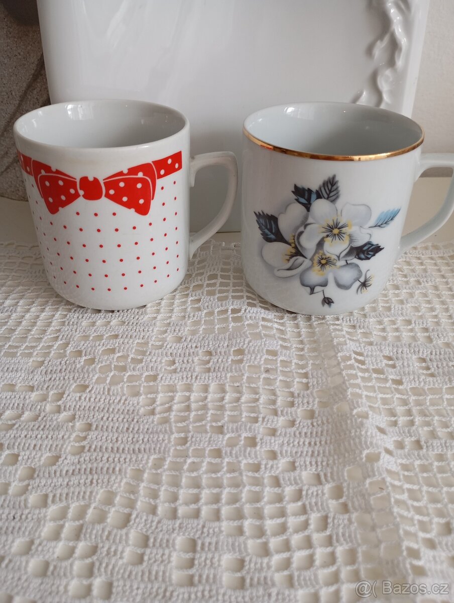 Retro hrnek Czechoslovakia mašle, jasmín