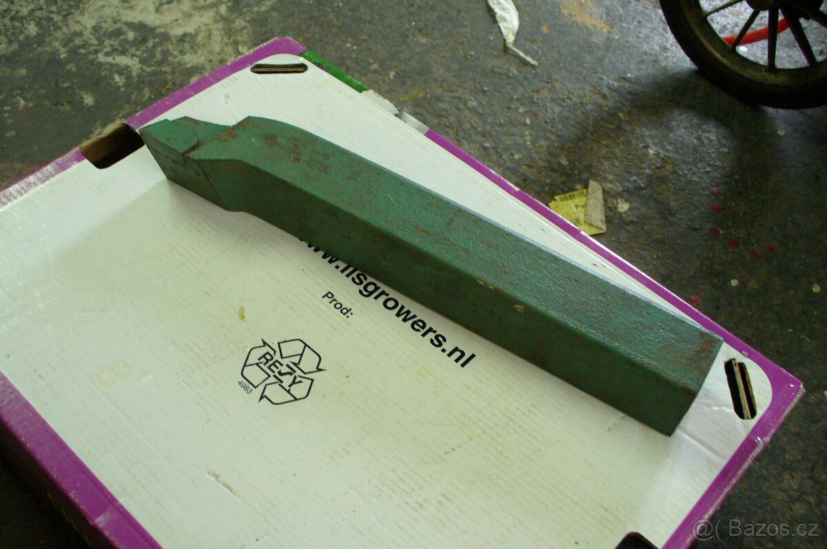 soustružnický nůž stranový 40x40