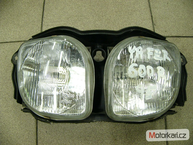Yamaha FZR 600R přední světlo