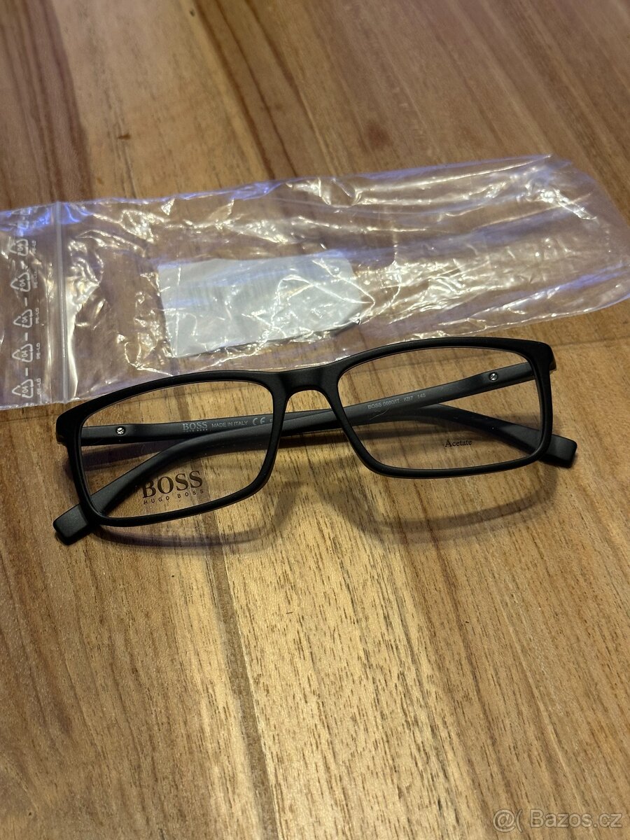 Nové pánské brýlové obroučky HUBO BOSS 0680/IT KB7